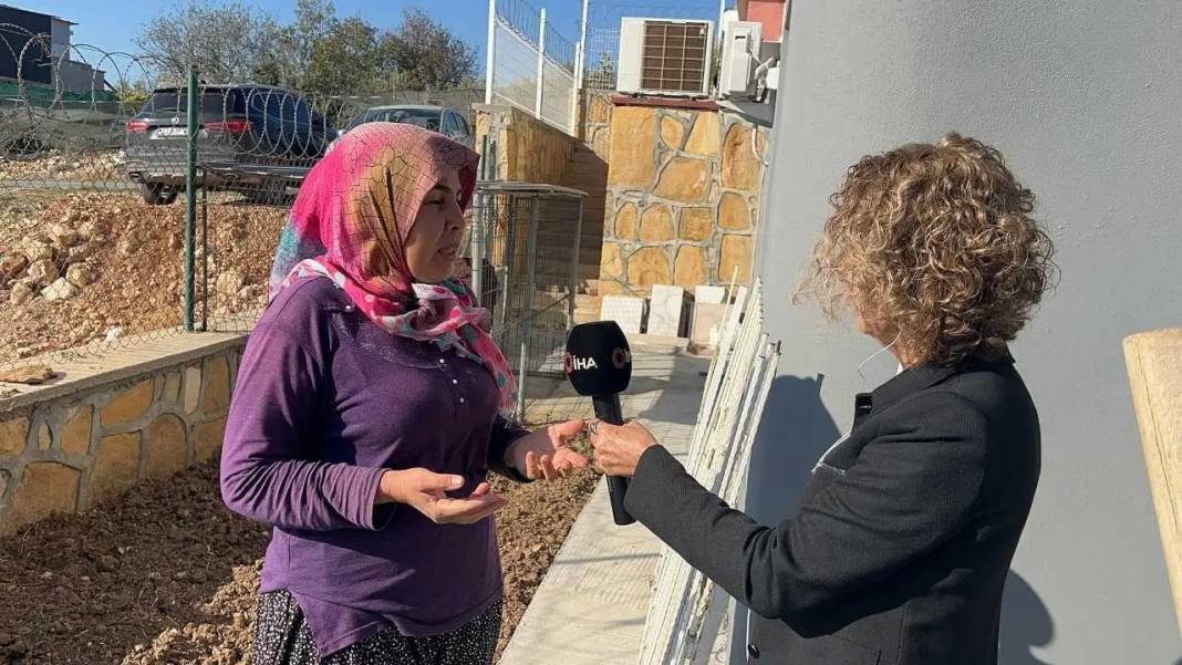 Mersin’de Engelli Ablaya 3 Katlı Evin Bahçesinde Kulübe! 3